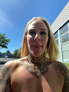 Lara-CumKitten webcam