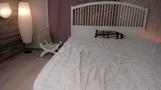 AminaRuthers webcam