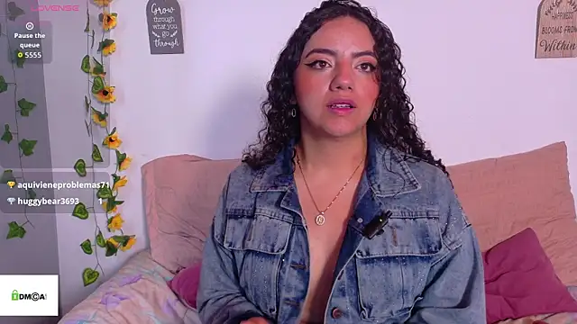 emiily_curly webcam