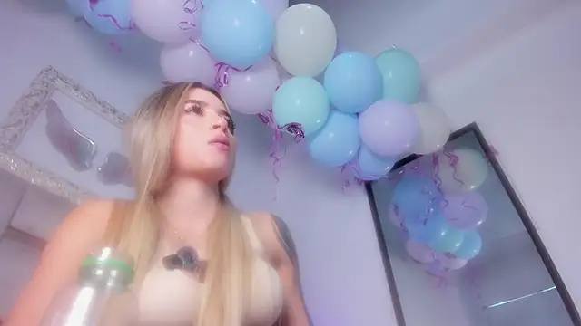 Lola_Blondie