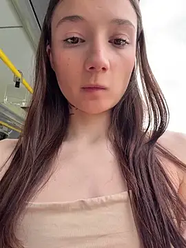 hiding-mila webcam