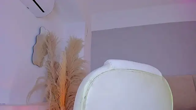 aprilebony_ webcam