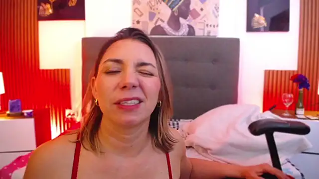 milfsecret69 webcam