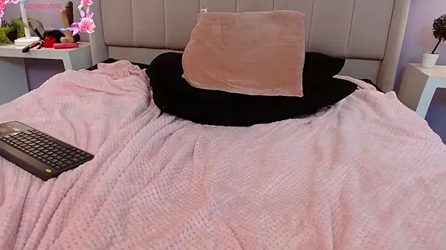 Lolagolden1 webcam