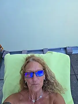 HotWifeLyn68 webcam