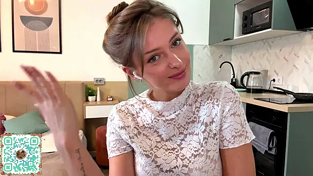 MonaBlisss webcam