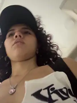 isabella_stark (F young) - Panties OUT 🩲❌ + RUB CLIT