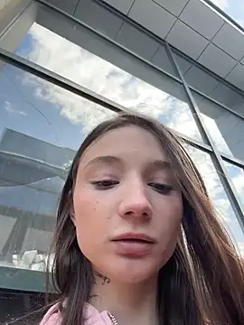 hiding-mila live sex cam
