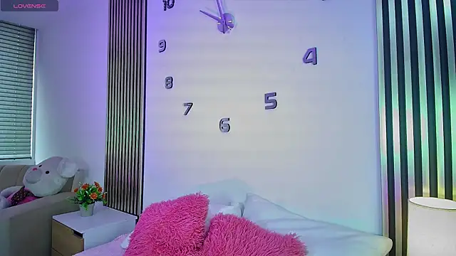 Juliette_Doll_ live sex cam