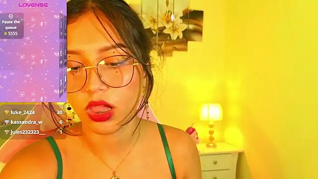 naomifire_ webcam