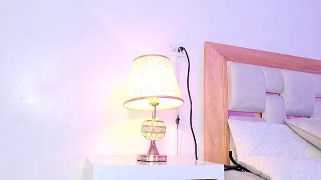 mia_hank