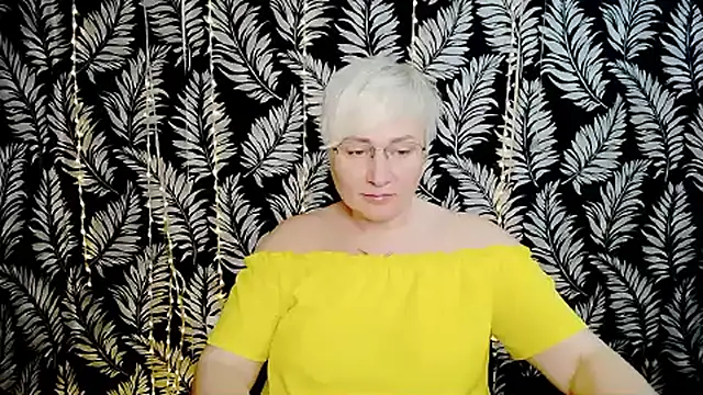 Olivia_playful webcam