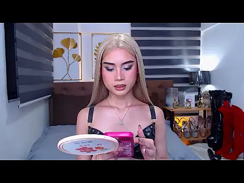 JuicyCockThea webcam