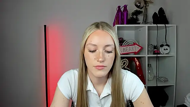 EvelynBlond webcam
