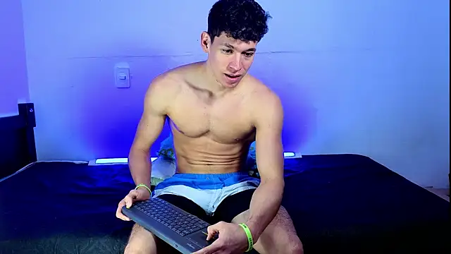 Luke_Muscle webcam