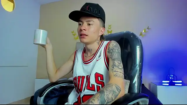 Nascary_Fox webcam