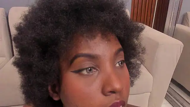 Kiara_Curls webcam