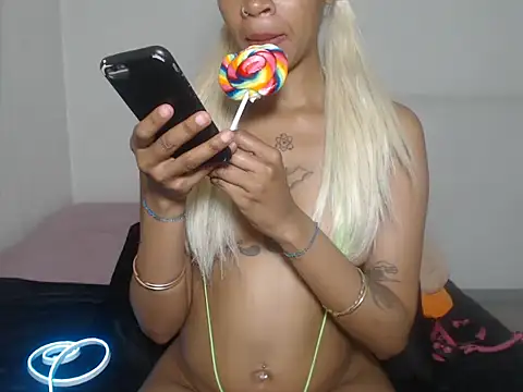 LunaSapphirex webcam