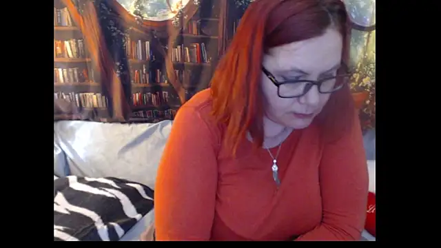 PlayfullMature webcam