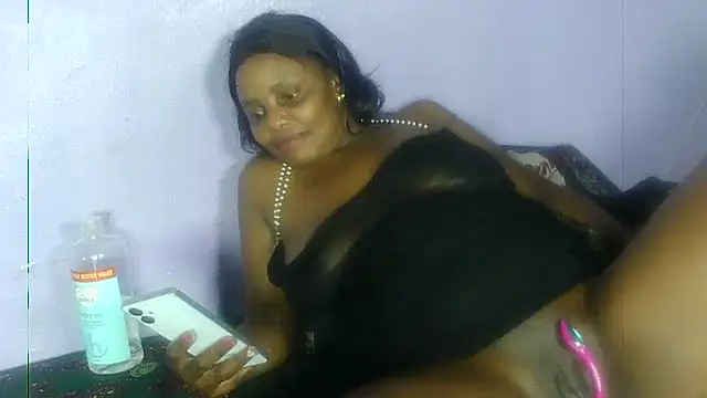 CurvyLara webcam