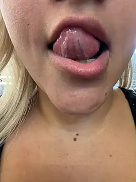 jullyc (F young) - Plug anal P