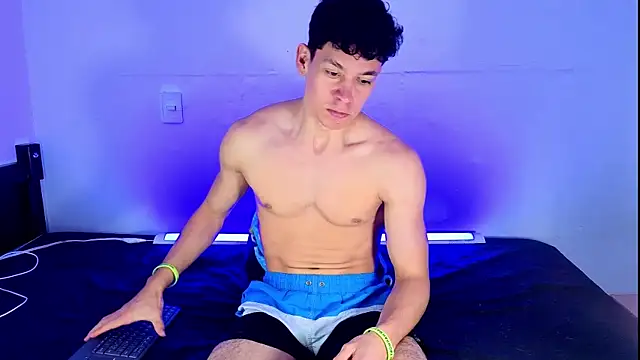 Luke_Muscle webcam
