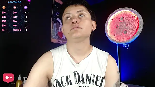 girl_intense444 webcam