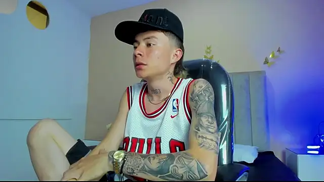 nascary_fox (M twink) - cum public