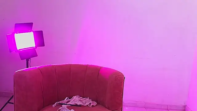 MiaColucci18 webcam