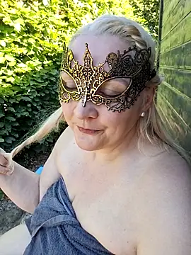 MaskedQueen77 webcam