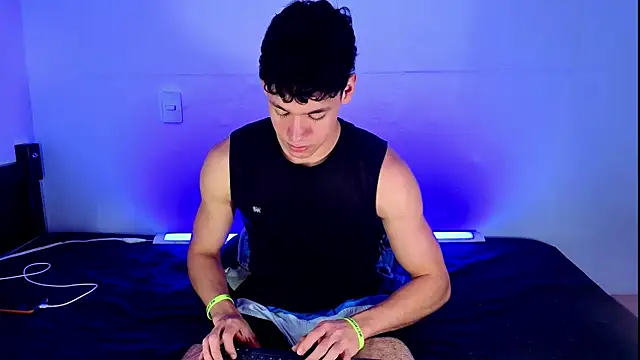 Luke_Muscle webcam