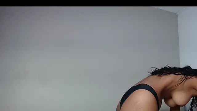 queen_adhara (F teen) - show tits