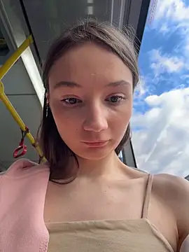 hiding-mila webcam