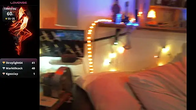 Pussyeat2please webcam