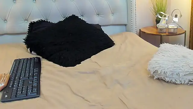 MiiaRestrepo webcam