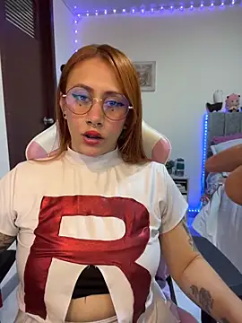 Luna_Paris_ live sex cam