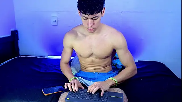 Luke_Muscle webcam