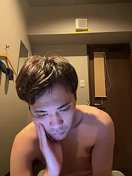 ryusei18570 live sex cam