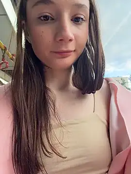 hiding-mila webcam