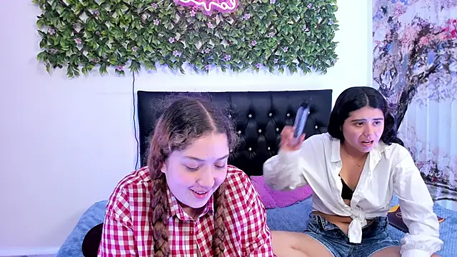 valeria_and_zoe webcam