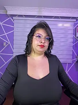 MiiaaJoness webcam