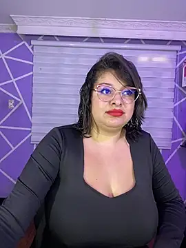 MiiaaJoness webcam