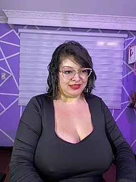 MiiaaJoness webcam