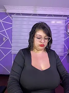 MiiaaJoness webcam