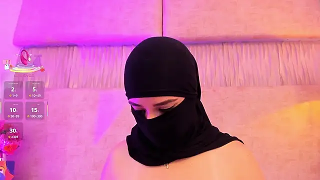 _malak (Ask my age) - I play with my dildo naked