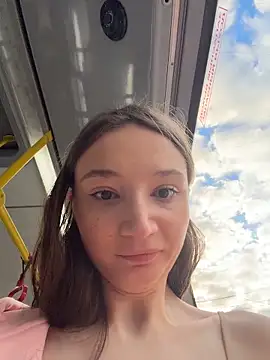 hiding-mila's live cam