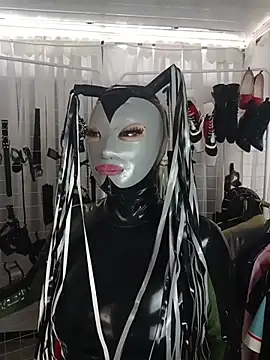 LatexDevil_Blondie webcam
