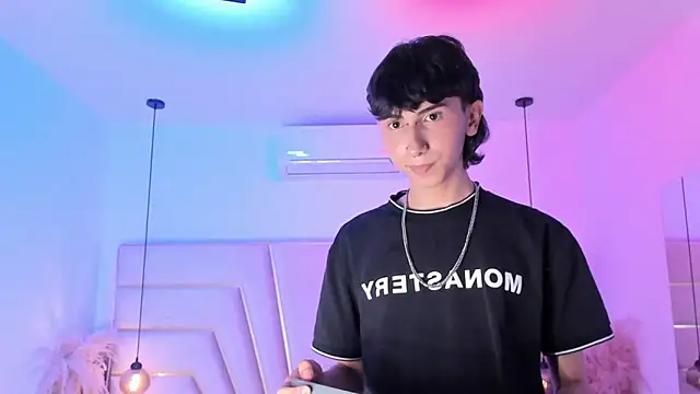 Milan_LewisS webcam