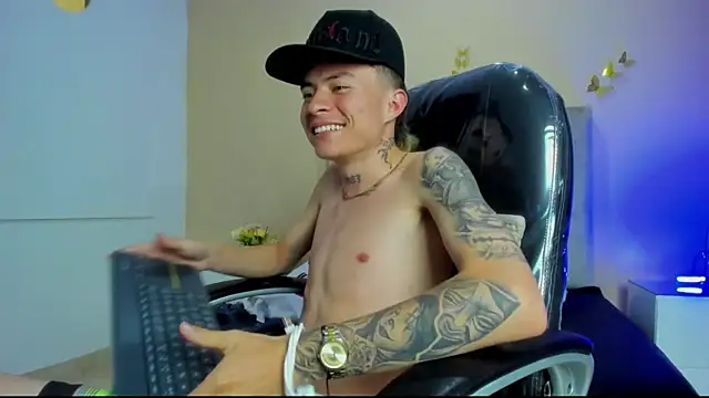 Nascary_Fox webcam