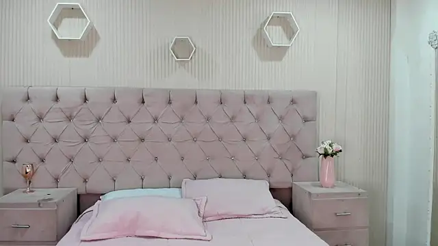 ZarinaWynne webcam